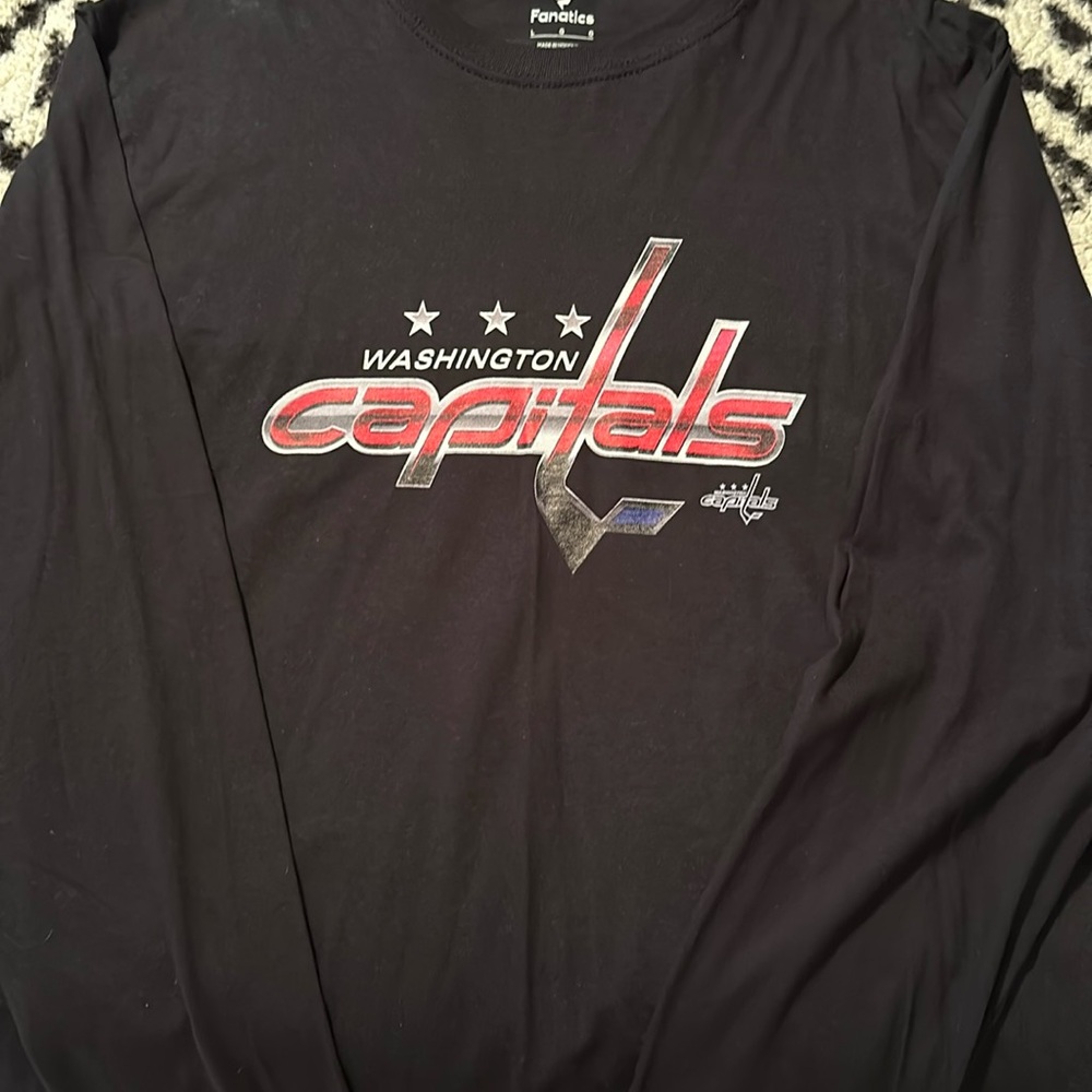 Size large Washington capitals long sleeve tshirtrt NWOT